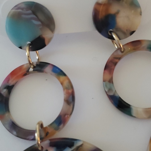 🆕️ Acrylic Circle Drop Earrings - Picture 3 of 7